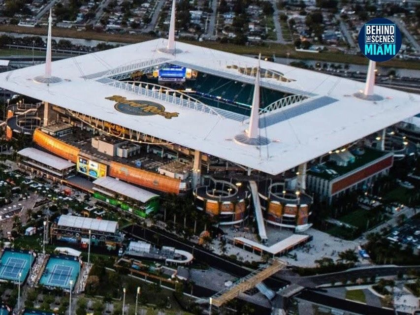 El Hard Rock Stadium desde arriba, con las canchas del Miami Open a sus pies.