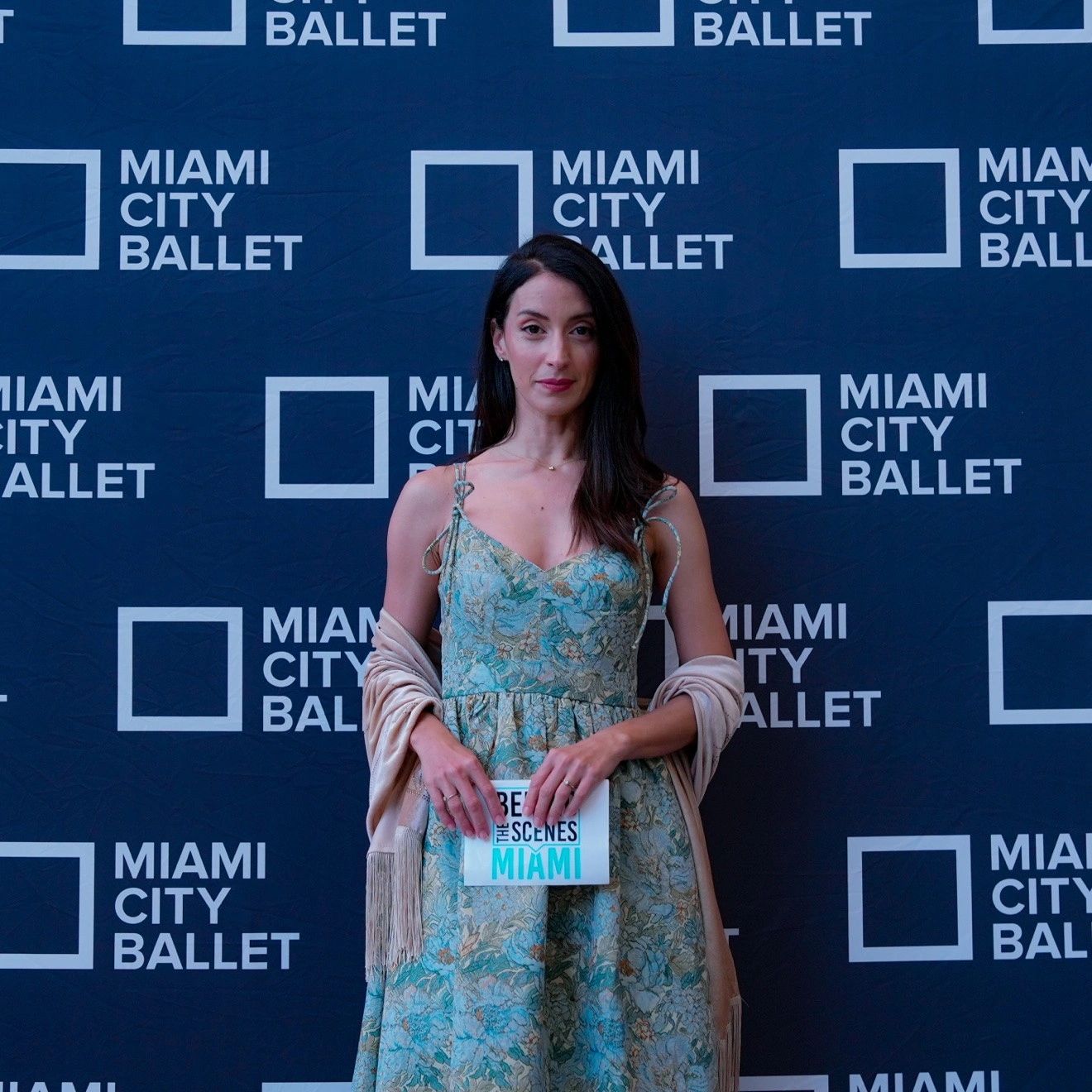 Yelain Santoyo, nuestra host y cofundadora, en servicio en el Miami City Ballet.